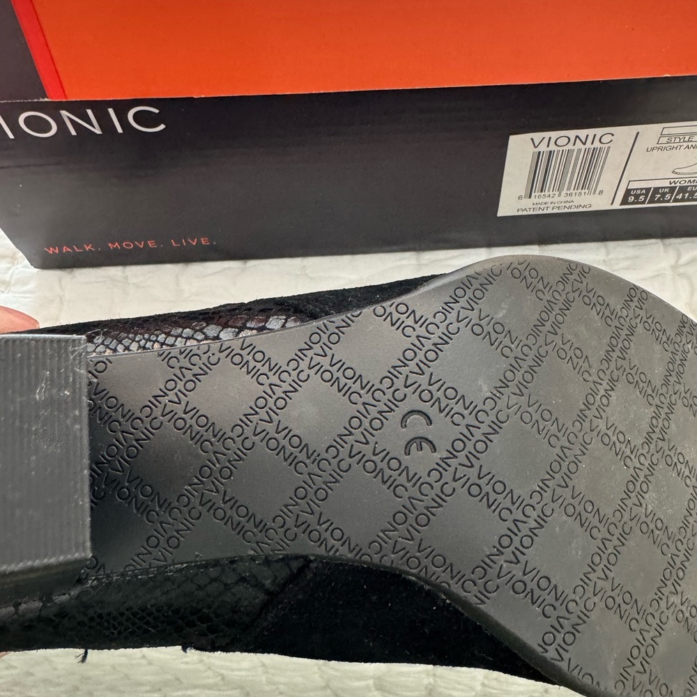 Vionic Anne black suede/snake bootie w/tassel zip 9.5W like new/worn only once - Picture 6 of 11